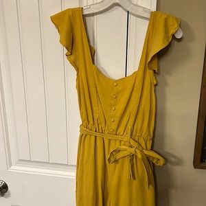 Super cute jumpsuit! Great color!!